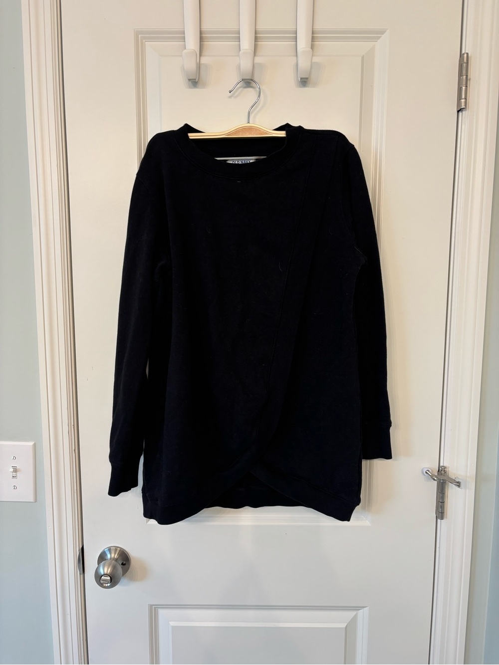 Old Navy Black Long Sleeve Crewneck nursing Sweatshirt